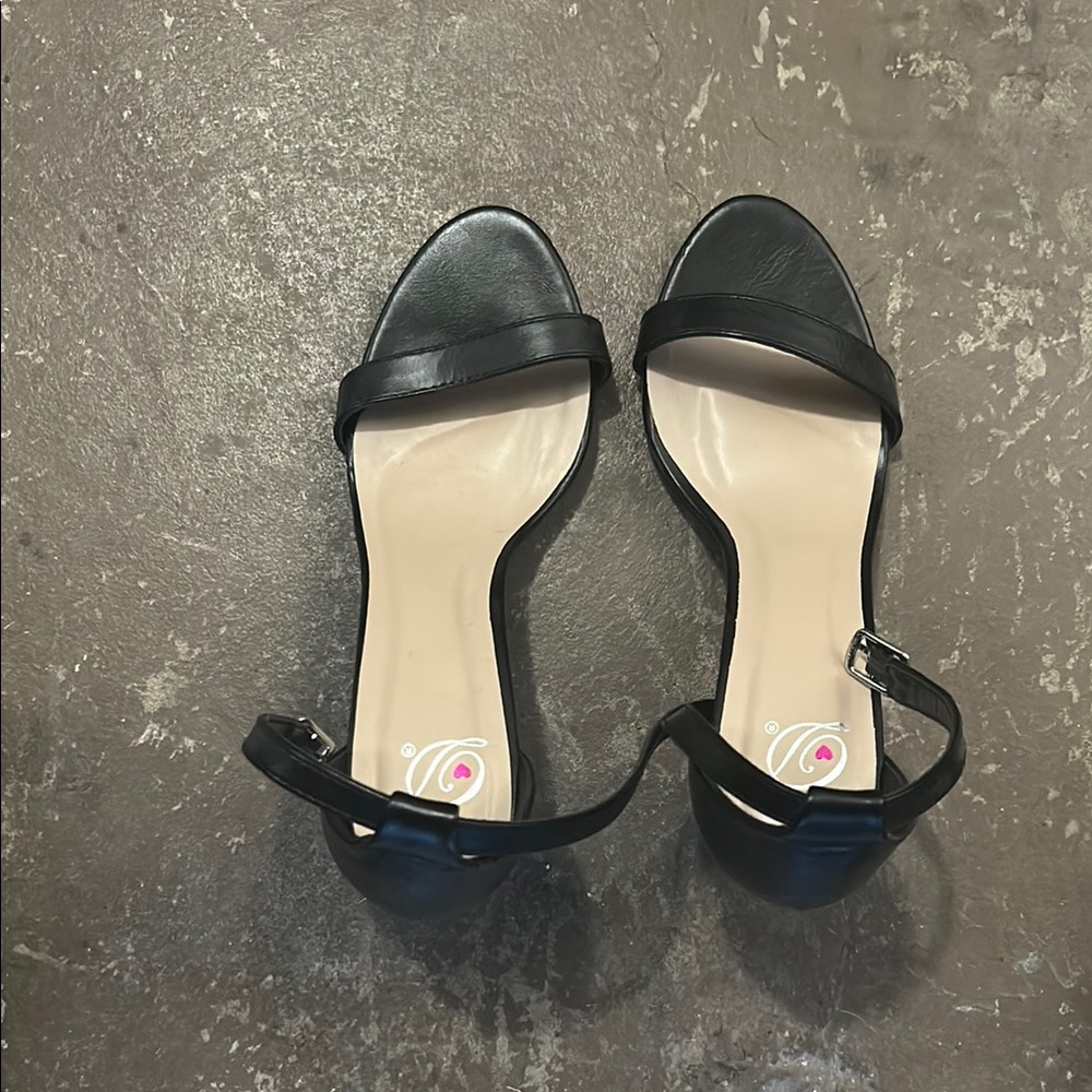 Black Heeled Shoes with Ankle Strap and Open Toe